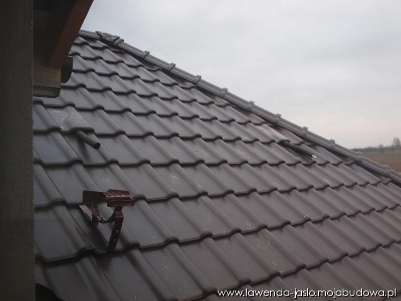 instalacja solarna - wypuszczenie rur na dach
