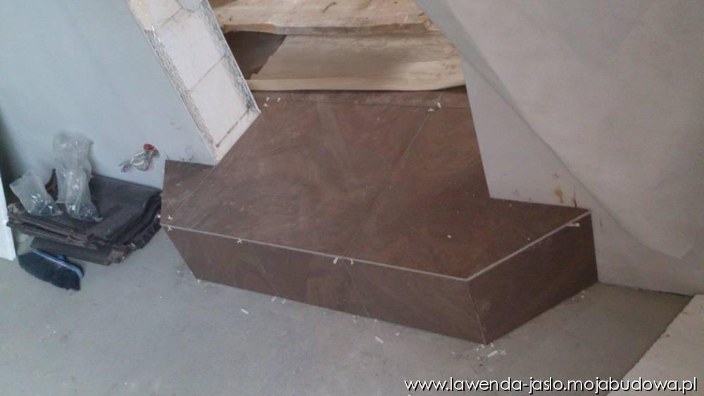 betonowy schodek