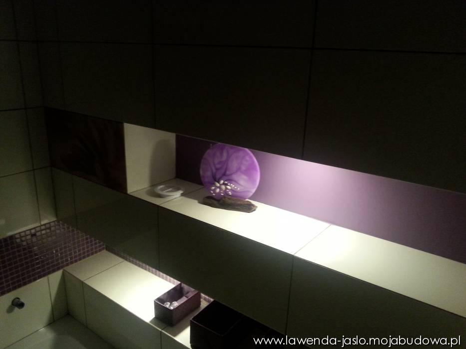 oświetlenie dolnej łazienki - projekt domu Lawenda